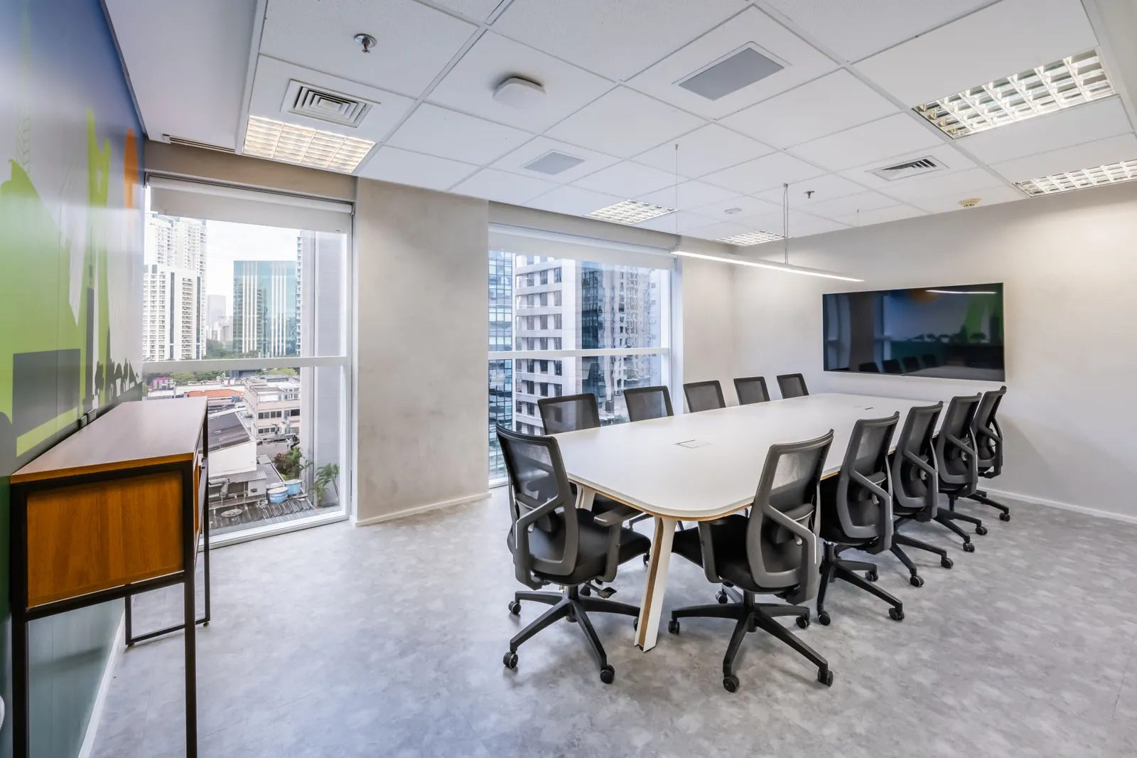 Novo Escritório Crocs · vista ampla do ambiente corporativo
